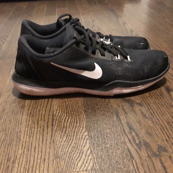 NIKE TRAINING BLACK RUNNING SHOES